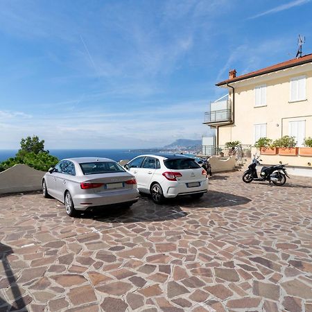 Casa Grimaldi - Terrace & Sea View Apartment Ventimiglia Bagian luar foto