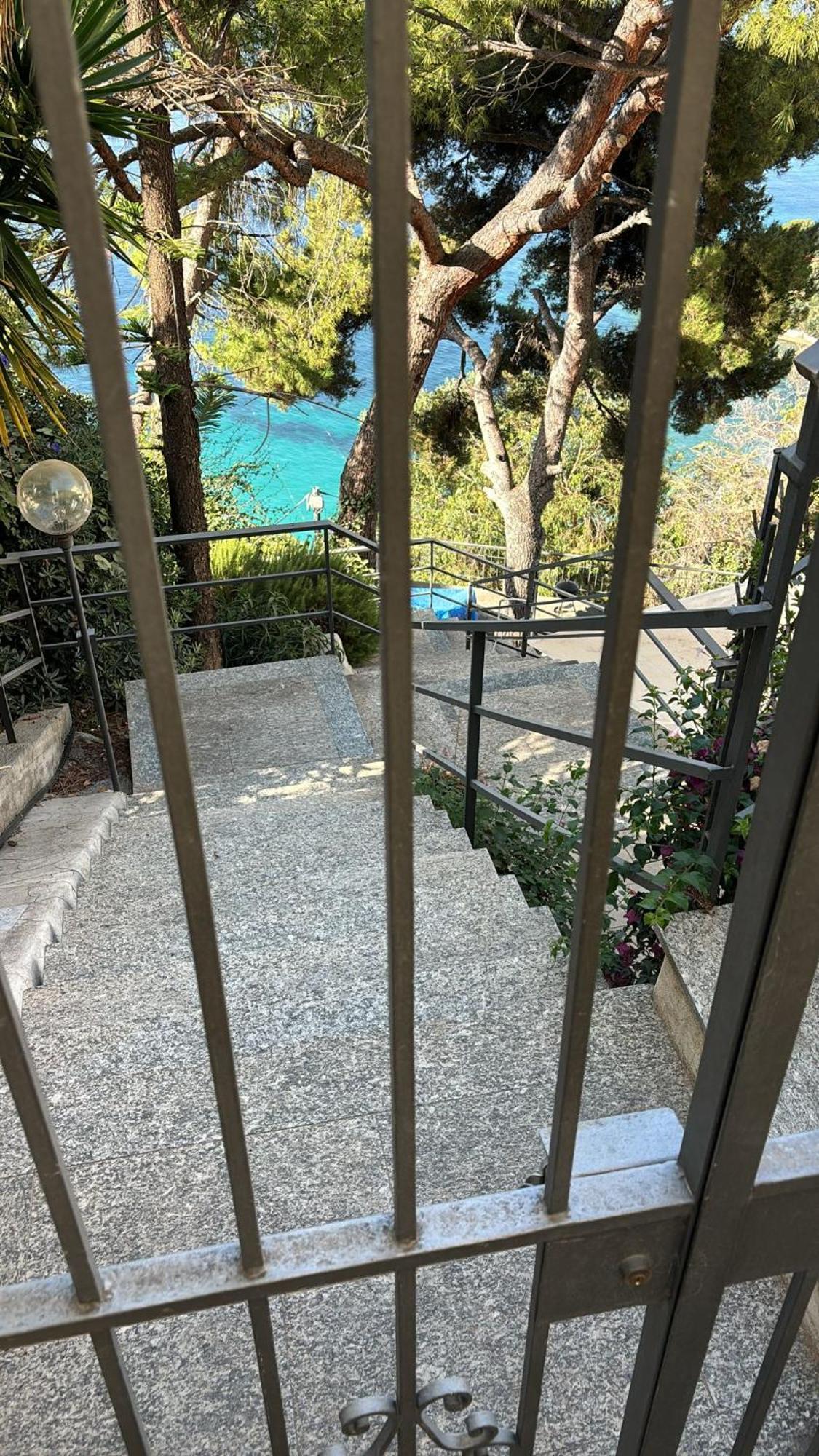 Casa Grimaldi - Terrace & Sea View Apartment Ventimiglia Bagian luar foto