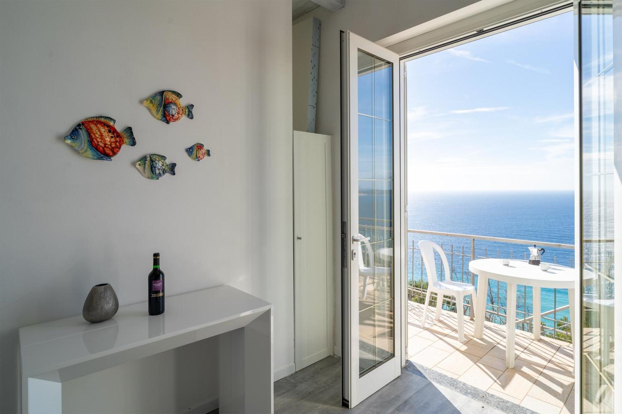 Casa Grimaldi - Terrace & Sea View Apartment Ventimiglia Bagian luar foto