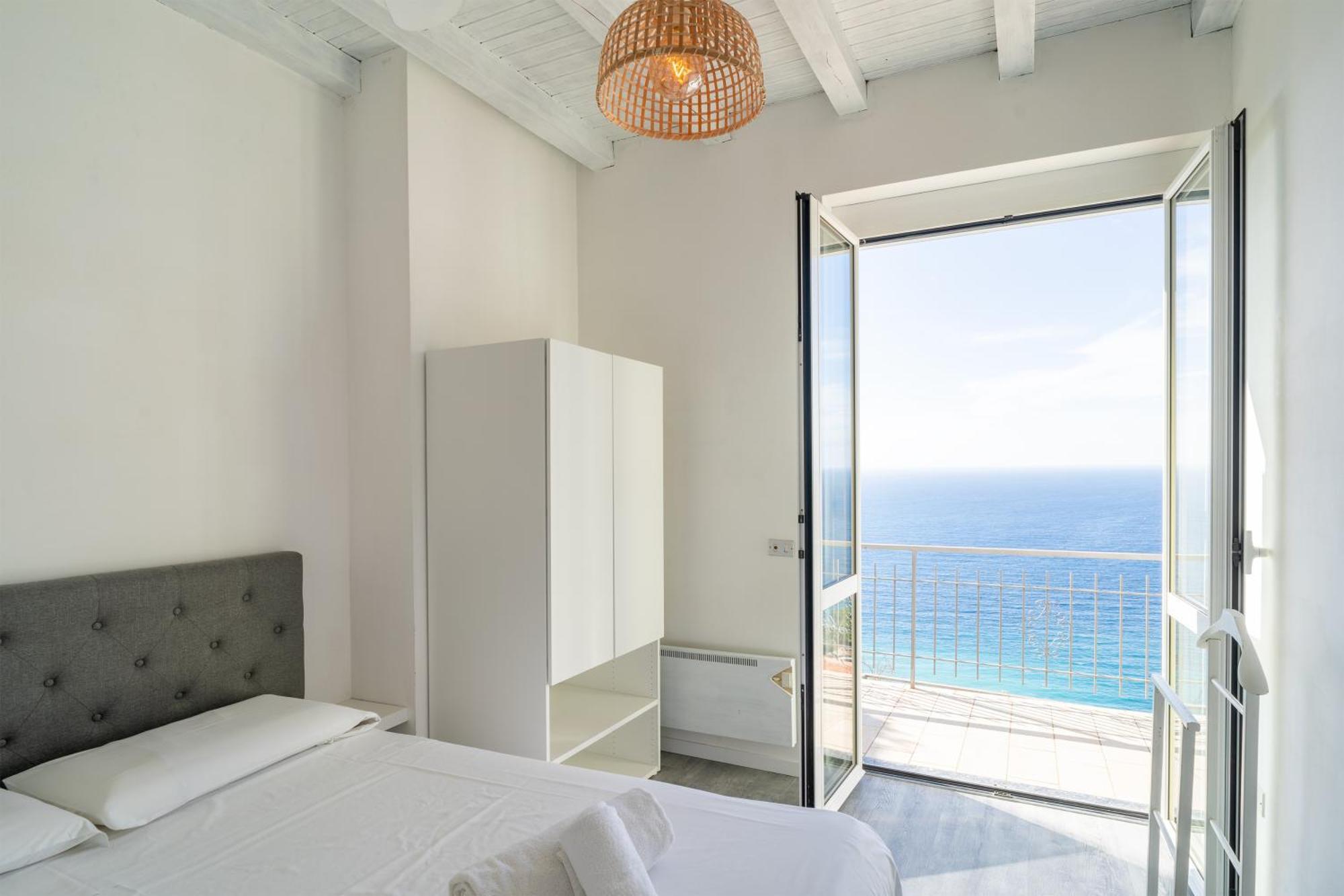 Casa Grimaldi - Terrace & Sea View Apartment Ventimiglia Bagian luar foto
