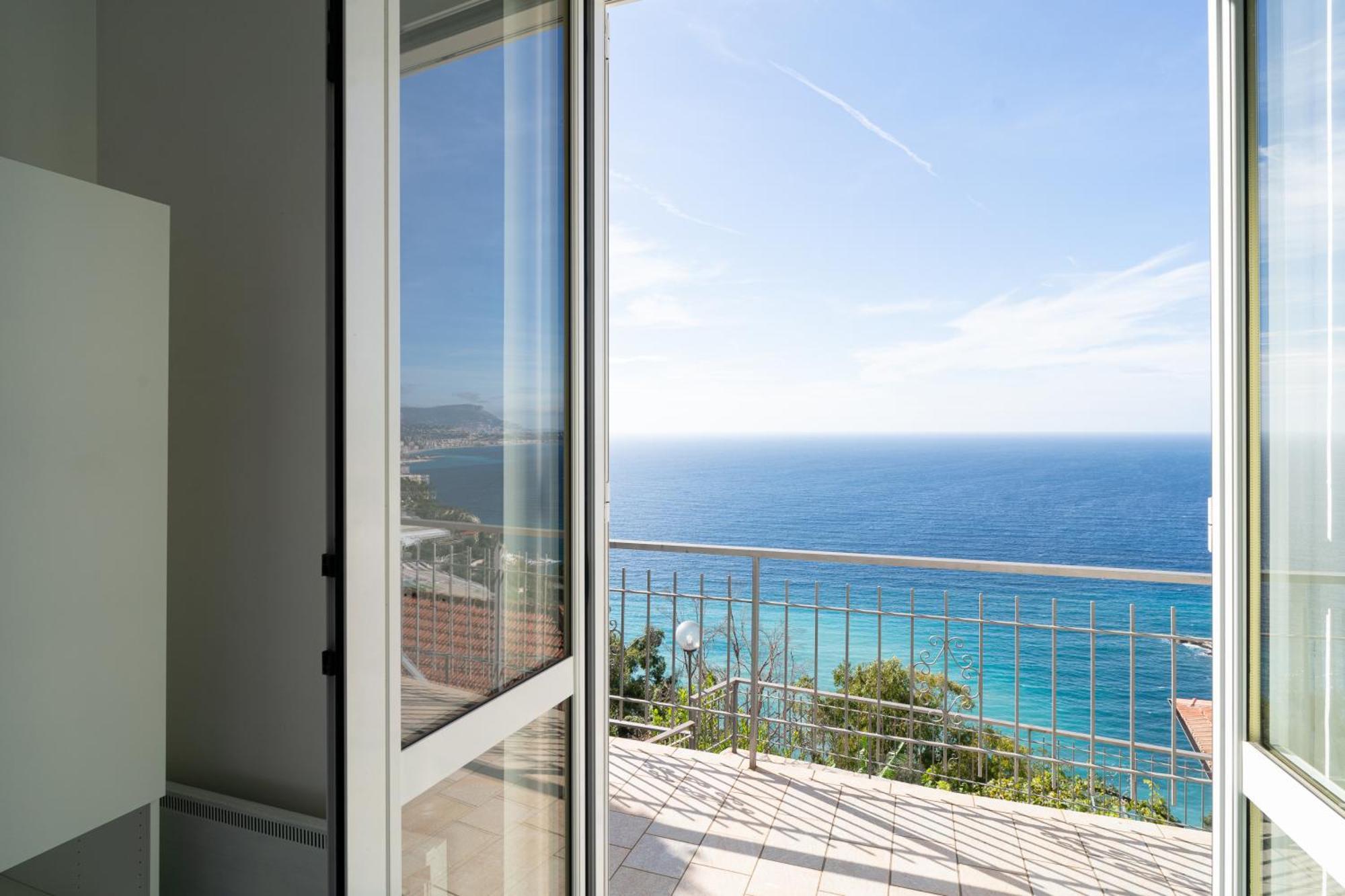 Casa Grimaldi - Terrace & Sea View Apartment Ventimiglia Bagian luar foto