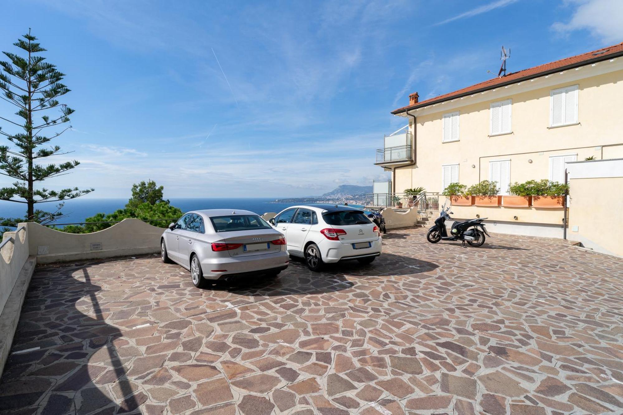 Casa Grimaldi - Terrace & Sea View Apartment Ventimiglia Bagian luar foto
