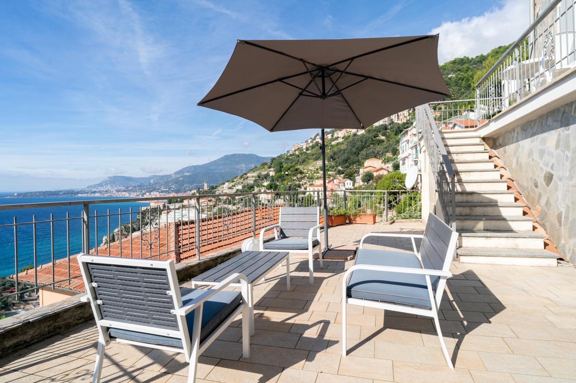 Casa Grimaldi - Terrace & Sea View Apartment Ventimiglia Bagian luar foto
