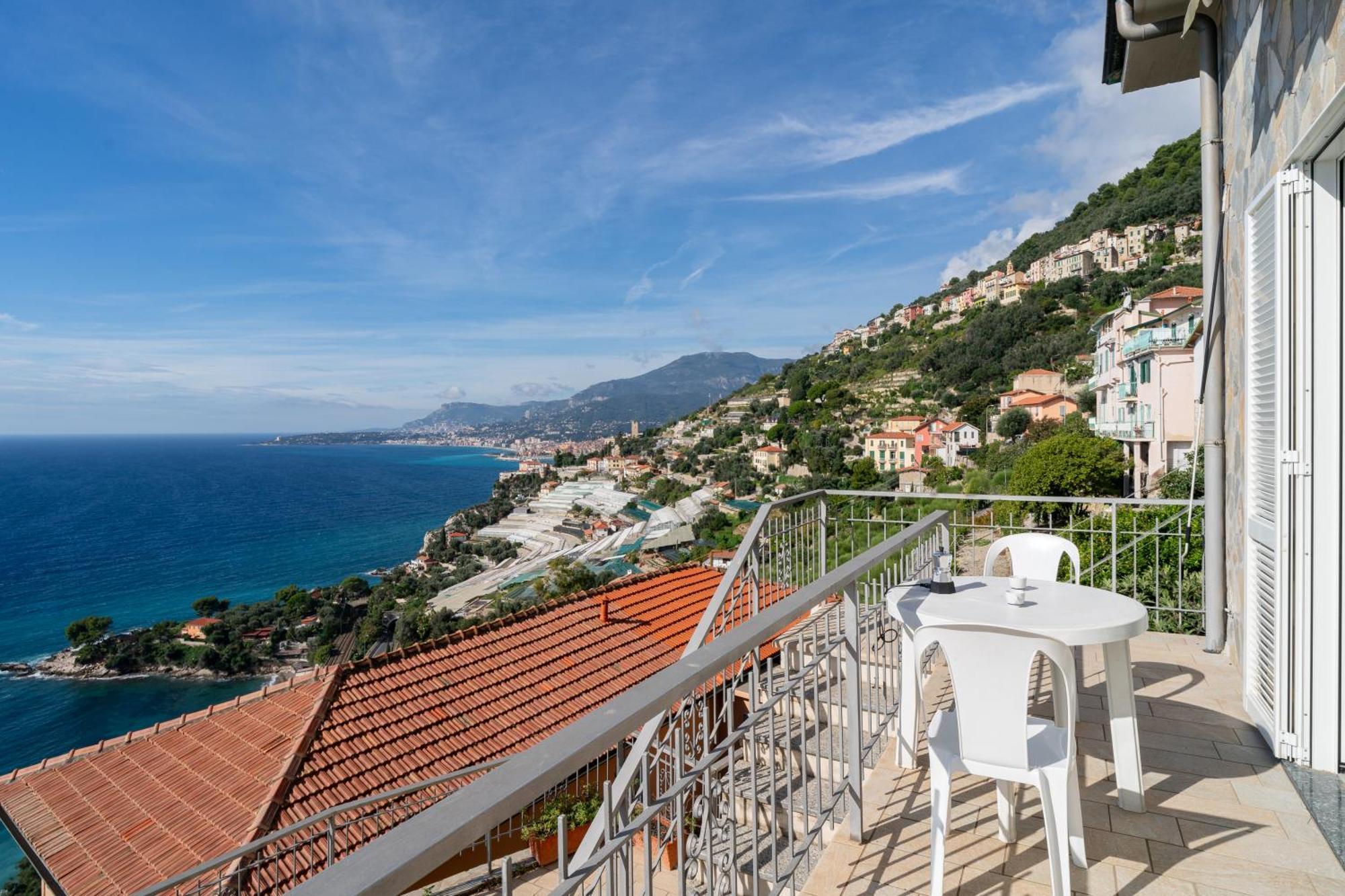 Casa Grimaldi - Terrace & Sea View Apartment Ventimiglia Bagian luar foto