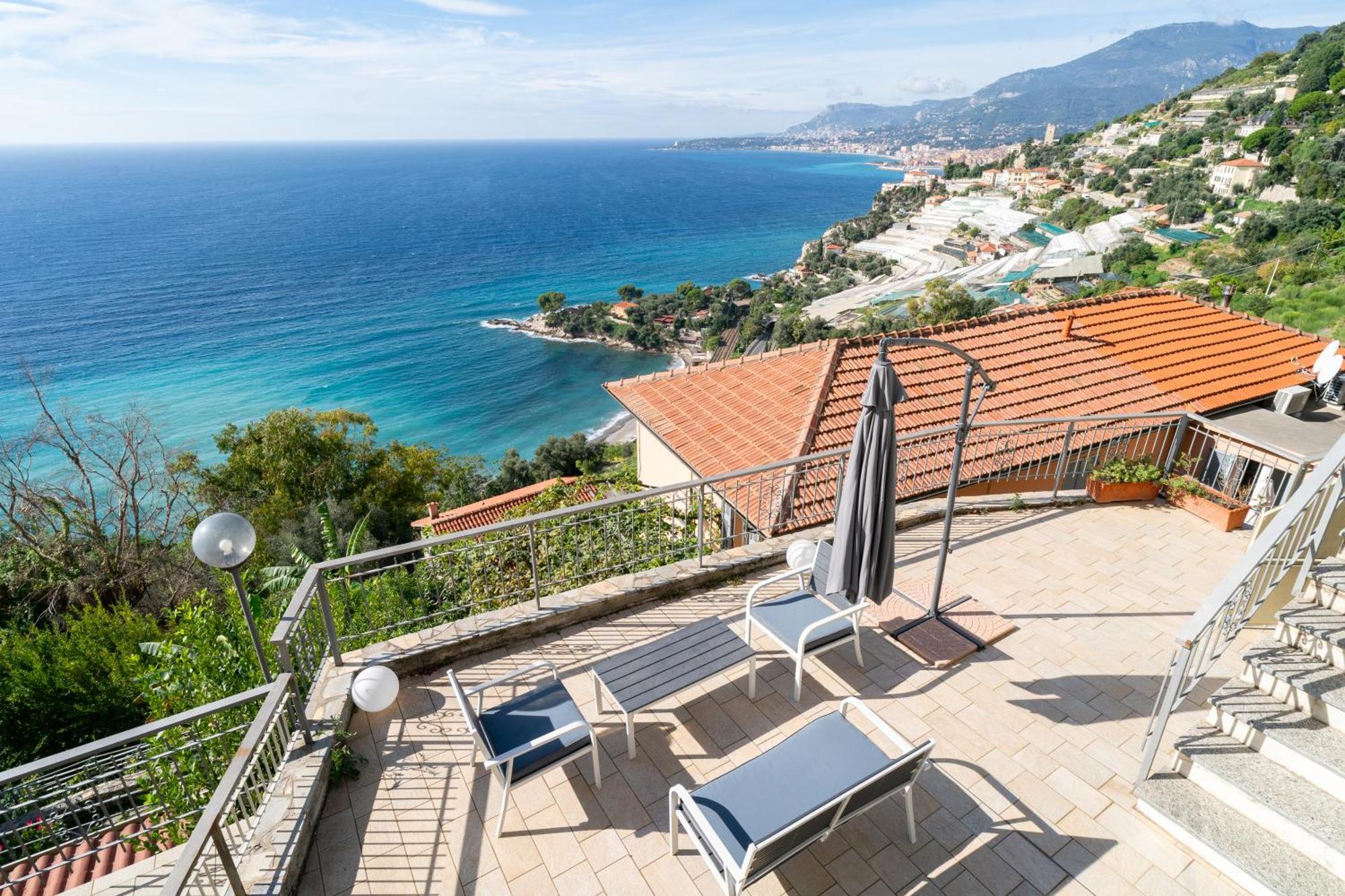 Casa Grimaldi - Terrace & Sea View Apartment Ventimiglia Bagian luar foto